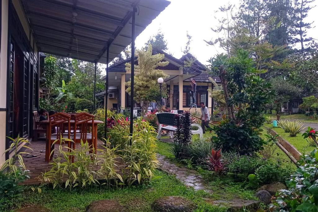 Designer Villa Tokyo Cianjur Exterior foto